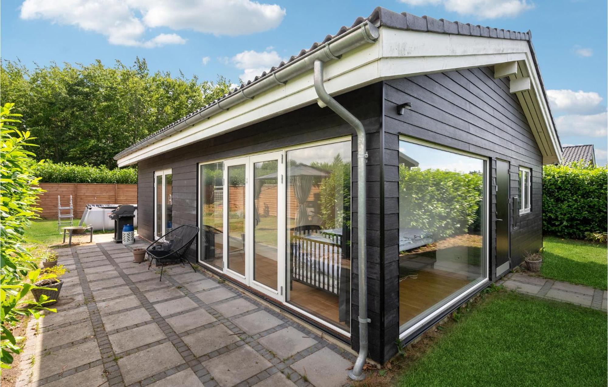 Amazing Home In Glostrup With Wifi Экстерьер фото
